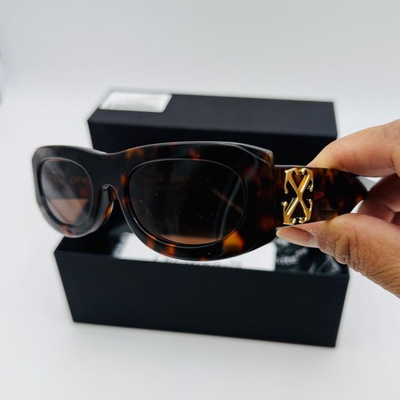 Off-White Tortoise Shell Sunglasses - Picture 2 of 5